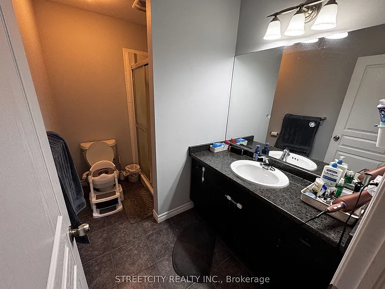 464 Commissioners Rd W #24 — Photo 8