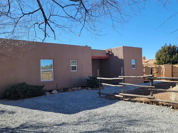 2267 Paseo De Los Chamisos, Santa Fe, NM 87505