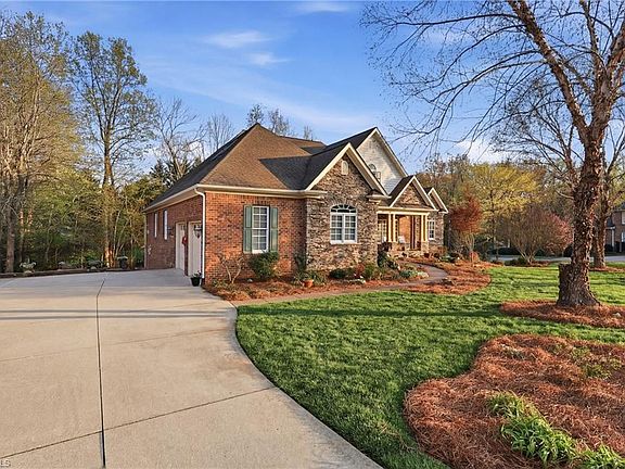 3rd image of 613 Nickel Creek Ct