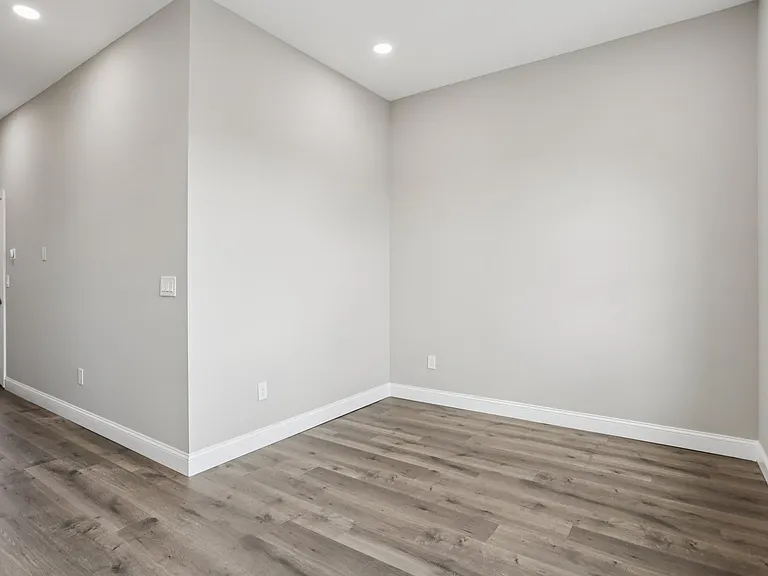 2225 N Waterloo St — Photo 29