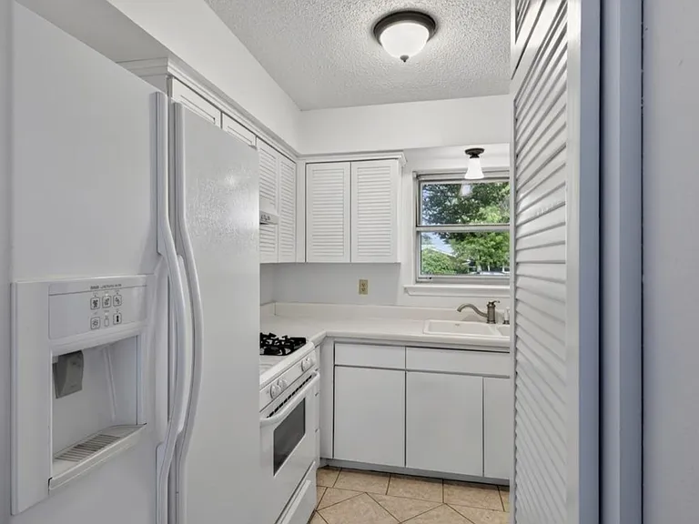 Debbie Dr — Photo 11