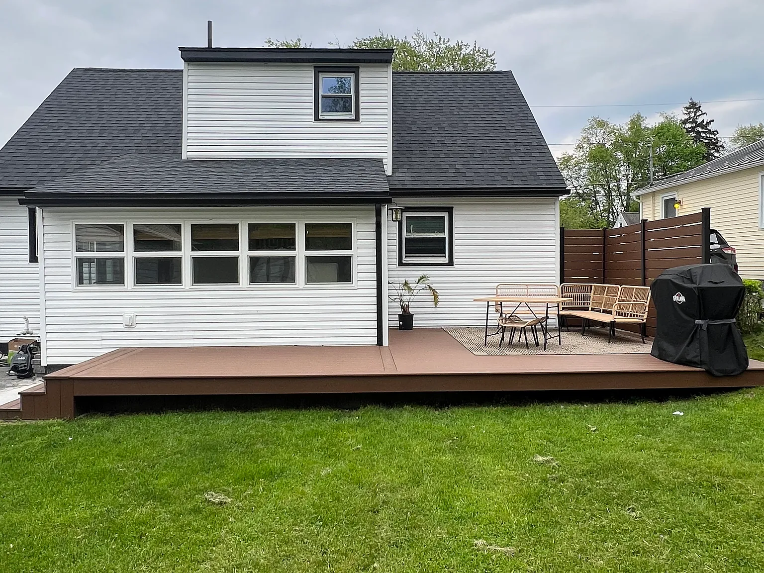 3 bed, 2215 sqft, $2,950 — Photo 2