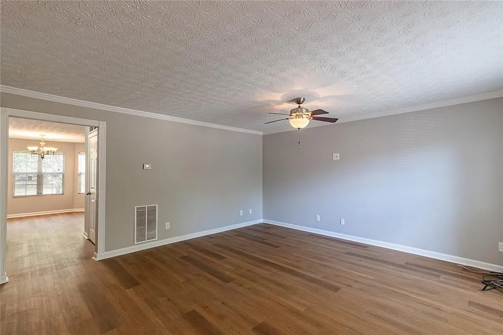 3 bed, 2.5 bath, 1340 sqft, $1,675 — Photo 4