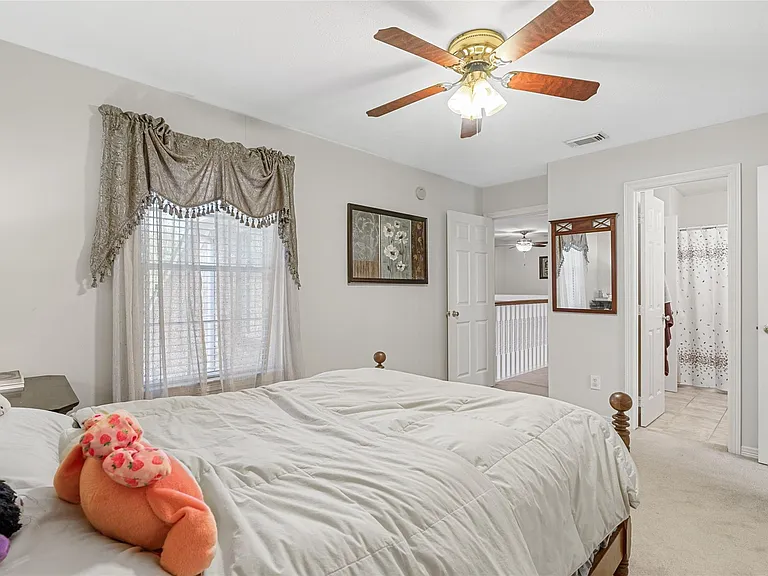 1014 Enclave Sq N — Photo 22