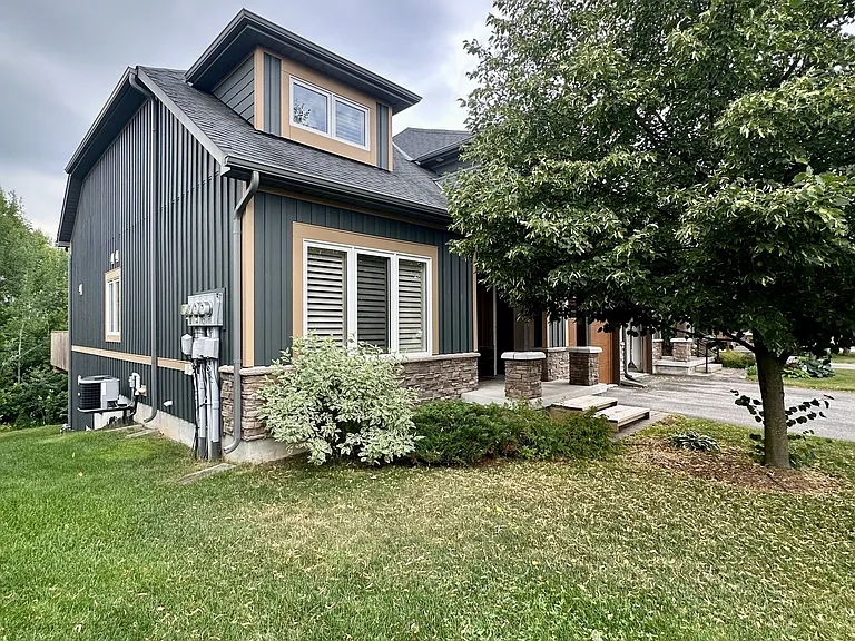 8 Robbie Way — Photo 1
