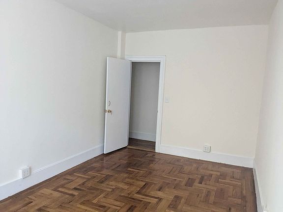 4th image of 4254 Carpenter Ave #B4