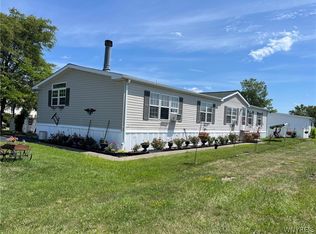 841 Birchwood Dr, Lockport, NY 14094