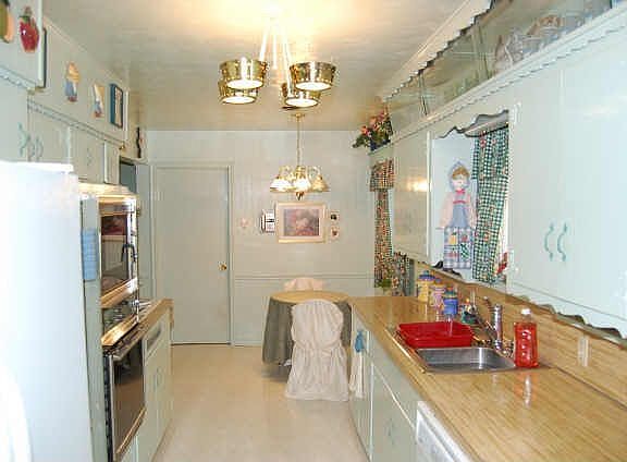 3rd image of 9222 Pondview Dr