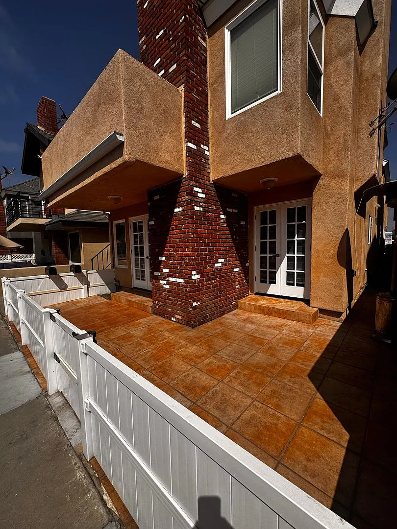 204 Adams St — Photo 1