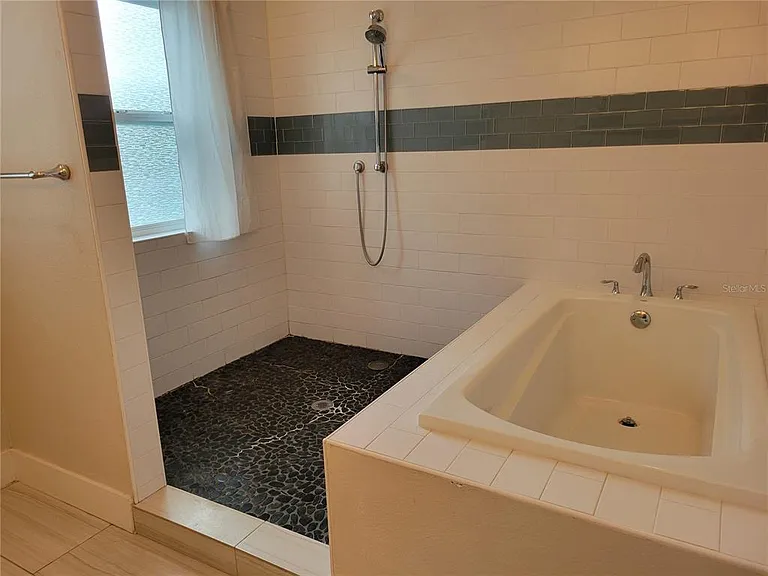 1212 S Bumby Ave — Photo 16