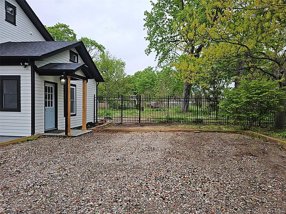 3rd image of 485 Long Island Avenue