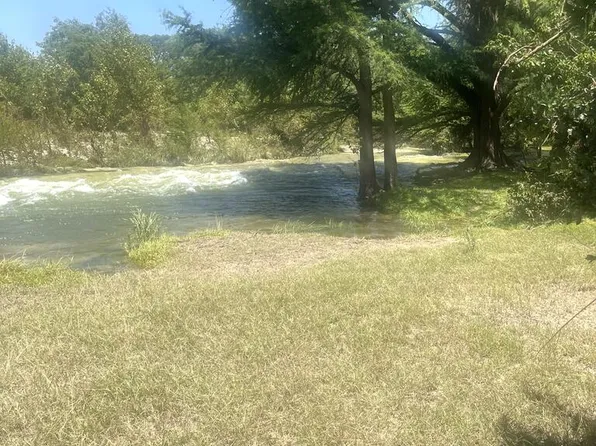 405 Cold Springs River Dr, Rio Frio, TX 78879