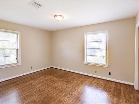 5th image of 3302 Bennington Dr