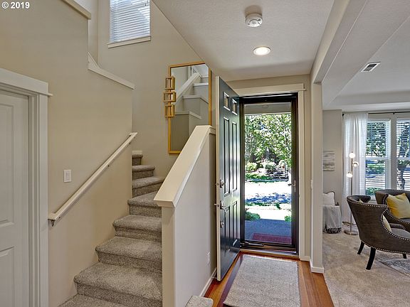 3rd image of 898 NE 72nd Ave