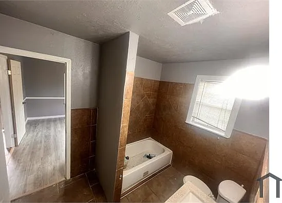 2 bed, 696 sqft, $1,250 — Photo 3