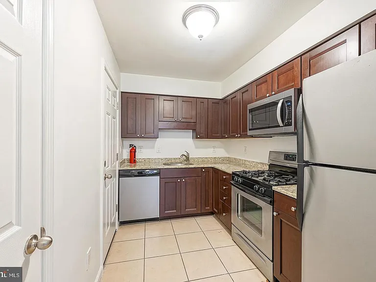 1051 Harbour Dr — Photo 12