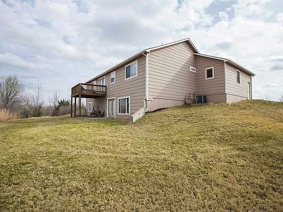 3rd image of 1442 Oakview Dr