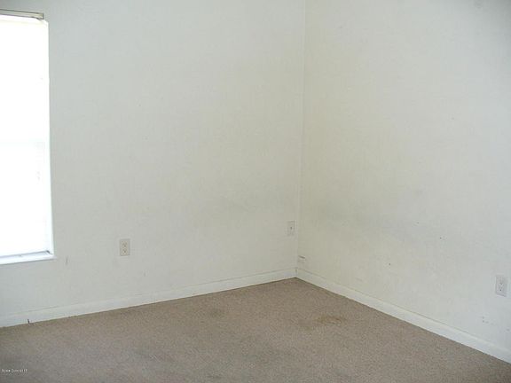 5th image of 824 Faull Dr APT A
