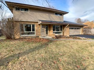 7431 N Seneca Rd, Fox Pt, WI 53217