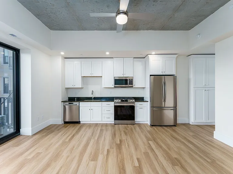 300 East Apartments — Photo 47