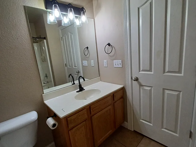 700 SW Castlewood St — Photo 14