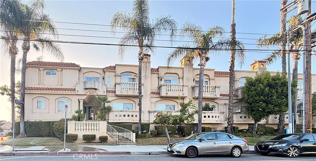 2 bed, 2.5 bath, 1412 sqft, $3,850 — Photo 2