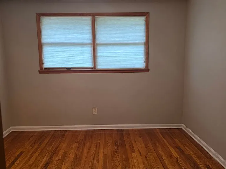 812 Leeds Ln — Photo 30