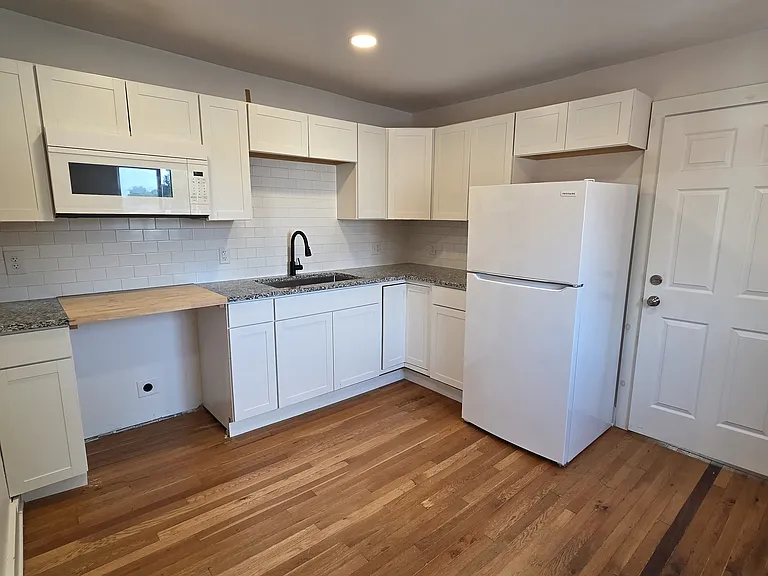 319 Gray Ave #A — Photo 10