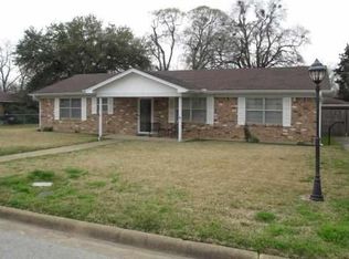 302 Village St, Henderson, TX 75654