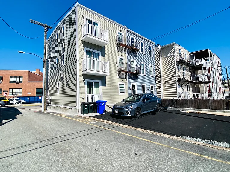 137A Paris St #3 — Photo 9