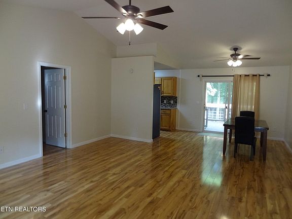 3rd image of 61 Calloway Dr