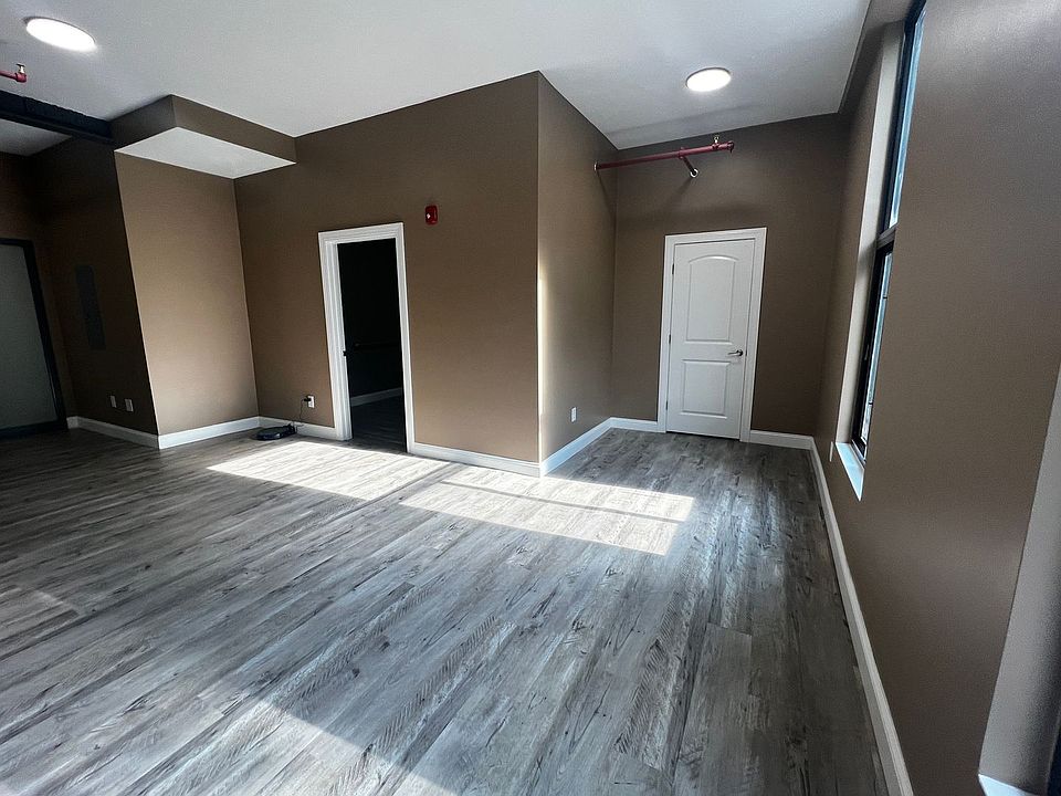 1st image of 70 Webster St #102