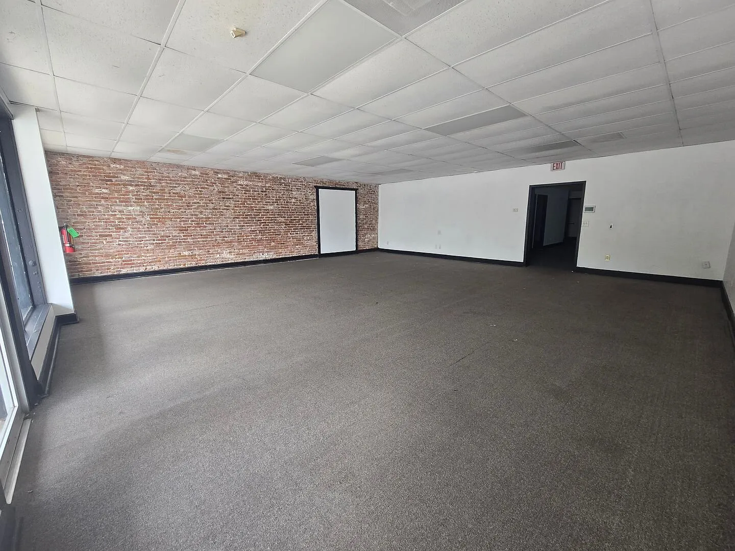 Large office space available now — Photo 2