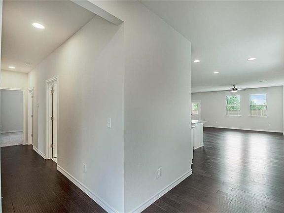 4th image of 505 Platinum Ln