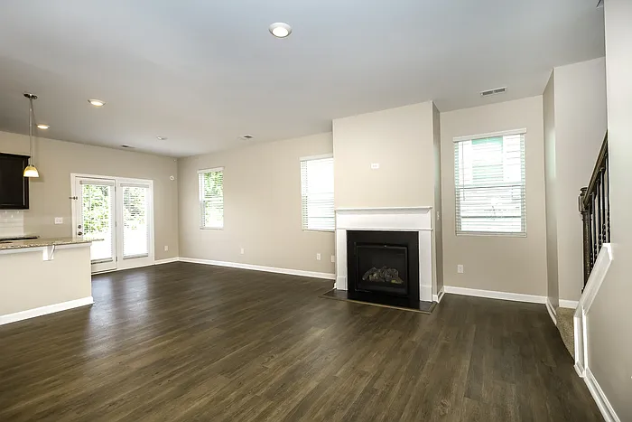 607 Wayland Ct — Photo 5