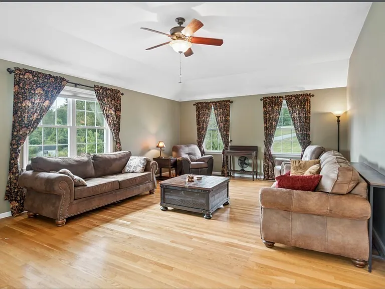 47 Skyview Dr — Photo 5