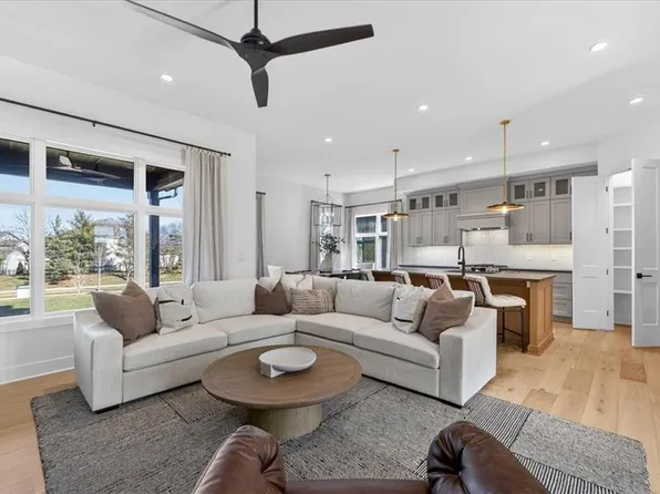 2760 W 133rd Ter, Leawood, KS 66209