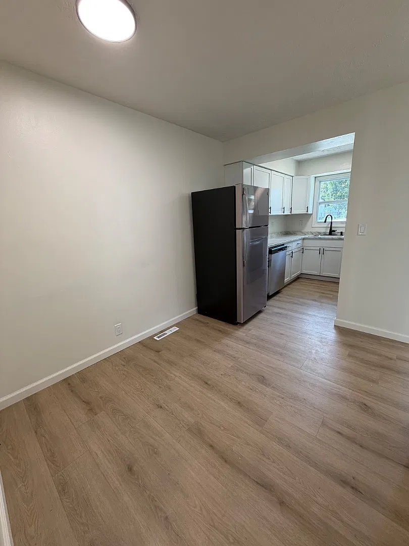 2532 6th Ave — Photo 3