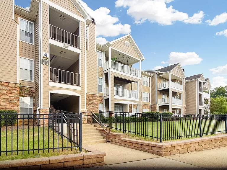 Highlands Apartment Homes — Photo 31