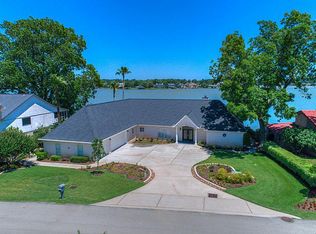 1070 Lake View Dr, Montgomery, TX 77356