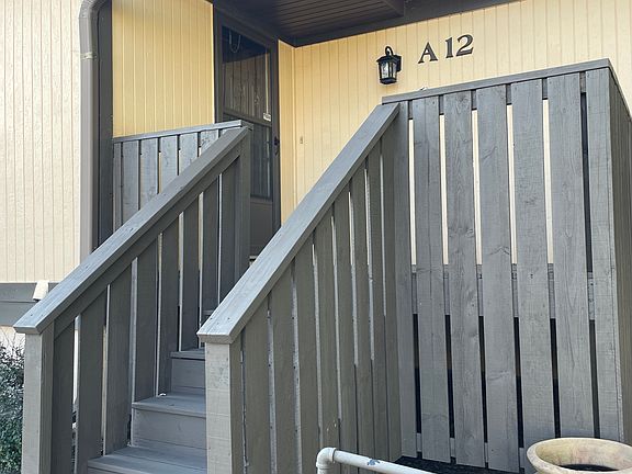 Front Entryway and Deck