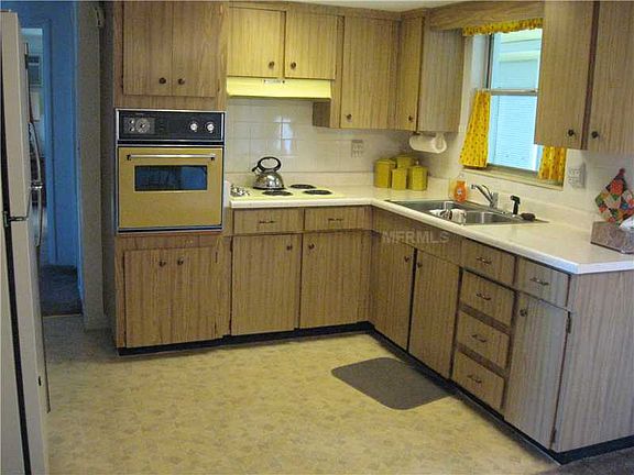 4th image of 4242 Belleville Ave