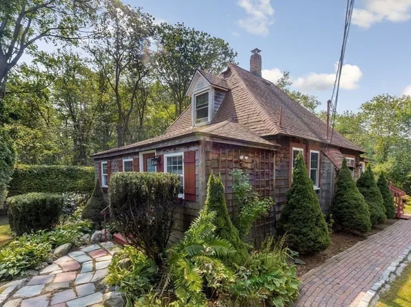 122 Trenton Rd, Dedham, MA 02026