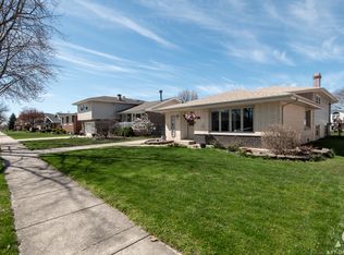 11004 S Kilbourn Ave, Oak Lawn, IL 60453