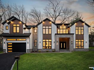 260 Virginia Ct, Paramus, NJ 07652