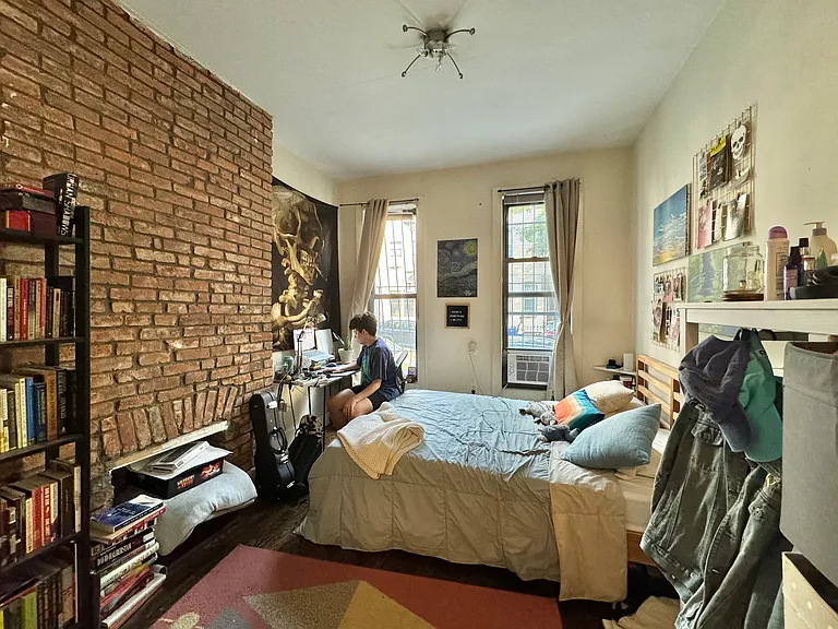 297 Harman St #1R — Photo 5