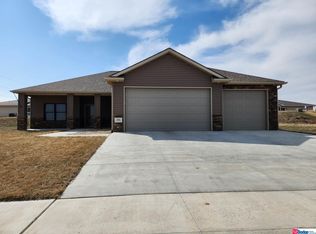 721 Terrace View Dr, Hickman, NE 68372