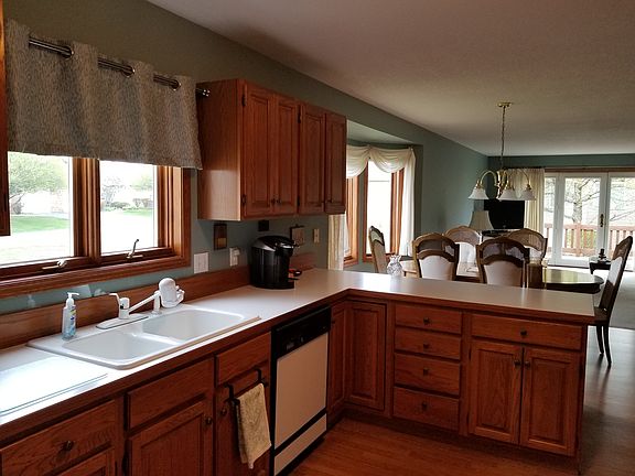 3rd image of 4380 Redbush Dr SW