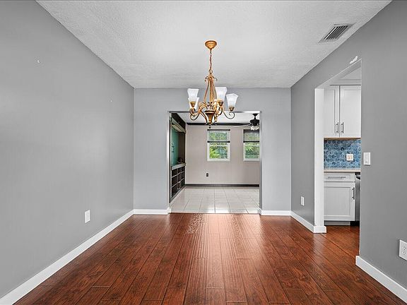 5th image of 7423 Oakmont Drive