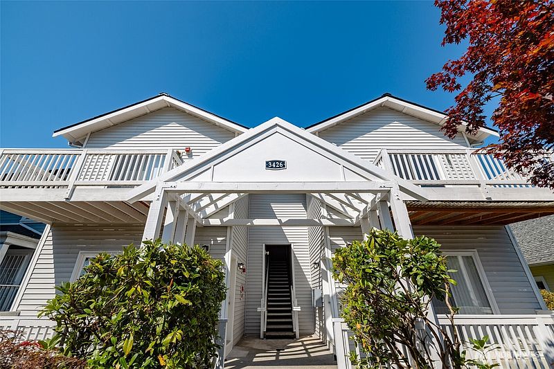3rd image of 3426 Oakes Avenue